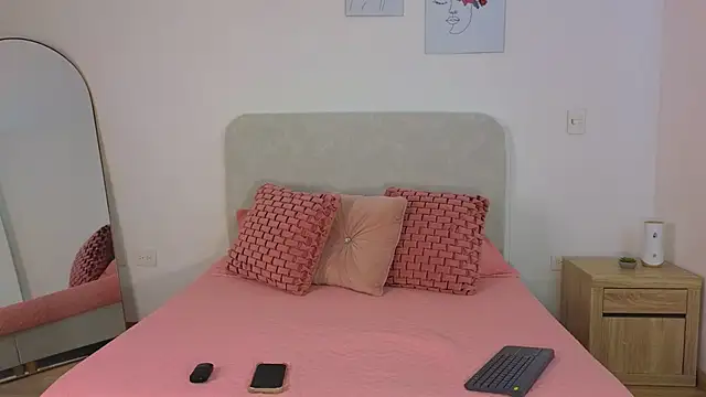 Snapshot of KristennBlue chatting on 01-14-26, 06:13 KristennBlue online show from 01-14-26, 06:13