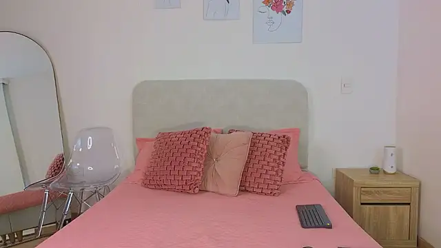 Snapshot of KristennBlue chatting on 01-18-26, 12:42 KristennBlue online show from 01-18-26, 12:42