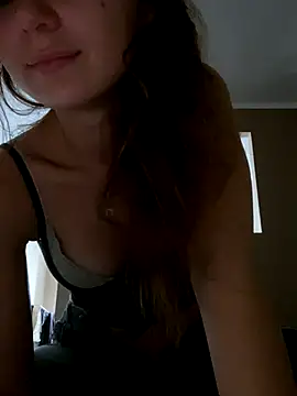 Snapshot of QuitieLia chatting on 10-26-25, 09:26 QuitieLia online show from 10-26-25, 09:26