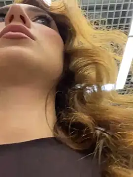 Snapshot of QuitieLia chatting on 11-04-25, 02:16 QuitieLia online show from 11-04-25, 02:16