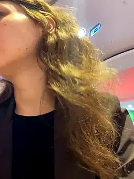 Snapshot of QuitieLia chatting on 11-05-25, 08:36 QuitieLia online show from 11-05-25, 08:36