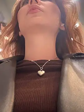 Snapshot of QuitieLia chatting on 11-19-25, 08:14 QuitieLia online show from 11-19-25, 08:14