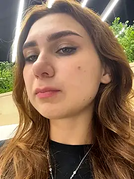 Snapshot of QuitieLia chatting on 11-21-25, 03:33 QuitieLia online show from 11-21-25, 03:33