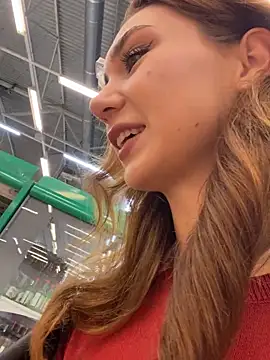 Snapshot of QuitieLia chatting on 11-24-25, 08:14 QuitieLia online show from 11-24-25, 08:14