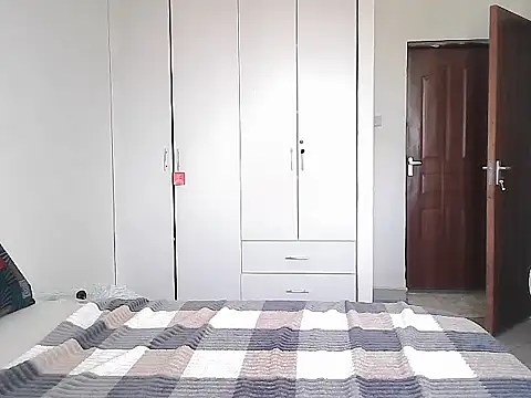 Snapshot of petiteebony_81 chatting on 02-14-26, 11:18 petiteebony 81 online show from 02-14-26, 11:18