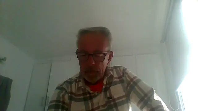 Snapshot of tuggy59 chatting on 09-18-25, 03:03 tuggy59 online show from 09-18-25, 03:03