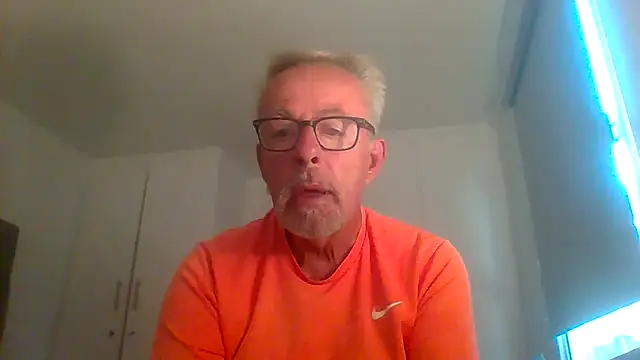 Snapshot of tuggy59 chatting on 09-22-25, 04:58 tuggy59 online show from 09-22-25, 04:58