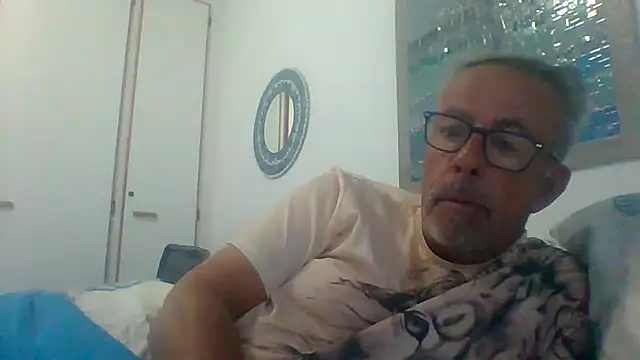 Snapshot of tuggy59 chatting on 09-24-25, 05:11 tuggy59 online show from 09-24-25, 05:11