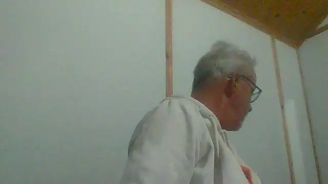 Snapshot of tuggy59 chatting on 09-30-25, 06:40 tuggy59 online show from 09-30-25, 06:40