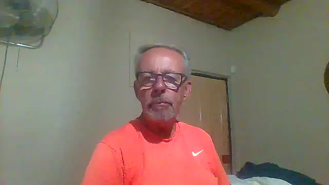 Snapshot of tuggy59 chatting on 10-13-25, 05:46 tuggy59 online show from 10-13-25, 05:46