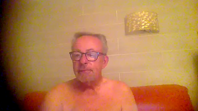 Snapshot of tuggy59 chatting on 10-22-25, 05:30 tuggy59 online show from 10-22-25, 05:30