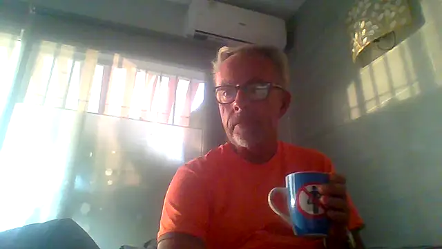 Snapshot of tuggy59 chatting on 10-29-25, 07:10 tuggy59 online show from 10-29-25, 07:10