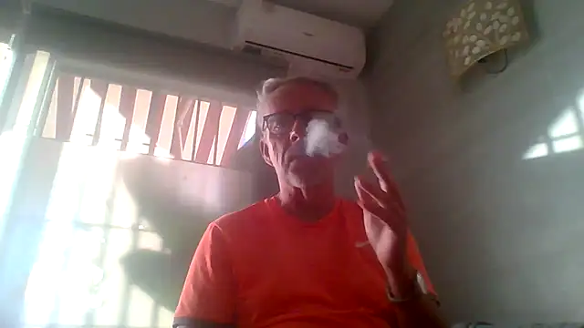 Snapshot of tuggy59 chatting on 10-30-25, 07:32 tuggy59 online show from 10-30-25, 07:32