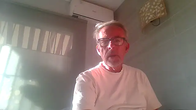 Snapshot of tuggy59 chatting on 10-31-25, 07:53 tuggy59 online show from 10-31-25, 07:53