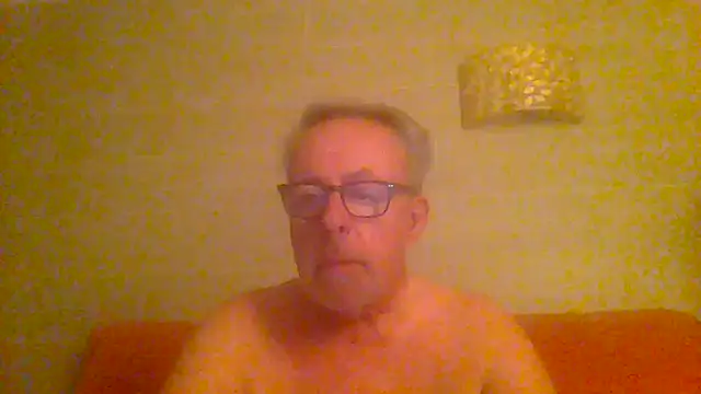 Snapshot of tuggy59 chatting on 05-21-26, 04:08 tuggy59 online show from 05-21-26, 04:08