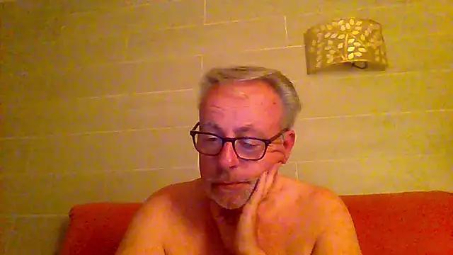 Snapshot of tuggy59 chatting on 05-22-26, 04:08 tuggy59 online show from 05-22-26, 04:08