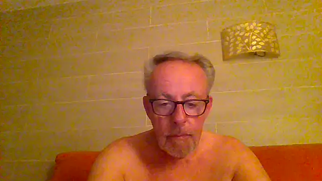 Snapshot of tuggy59 chatting on 05-23-26, 04:39 tuggy59 online show from 05-23-26, 04:39