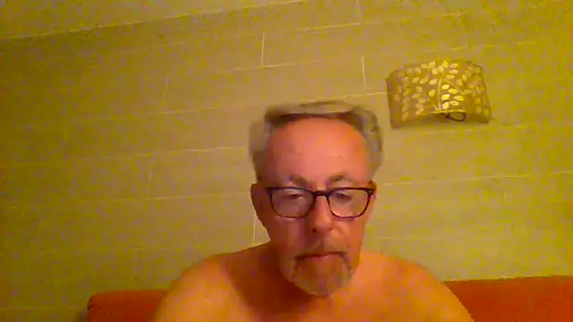 Snapshot of tuggy59 chatting on 05-24-26, 04:28 tuggy59 online show from 05-24-26, 04:28