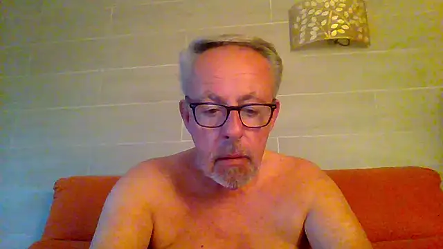 Snapshot of tuggy59 chatting on 05-26-26, 05:03 tuggy59 online show from 05-26-26, 05:03