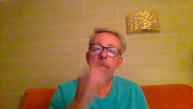 Snapshot of tuggy59 chatting on 05-28-26, 03:59 tuggy59 online show from 05-28-26, 03:59