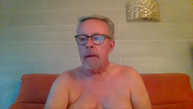 Snapshot of tuggy59 chatting on 05-29-26, 05:05 tuggy59 online show from 05-29-26, 05:05