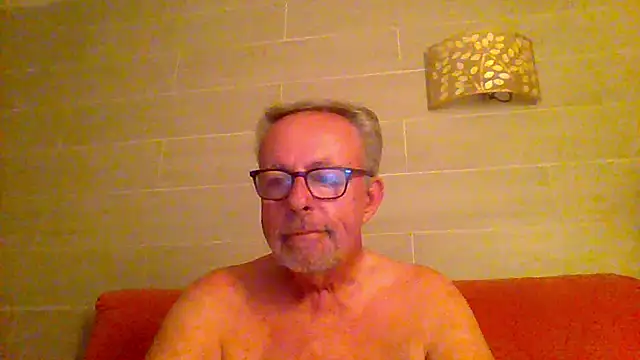 Snapshot of tuggy59 chatting on 05-30-26, 04:09 tuggy59 online show from 05-30-26, 04:09