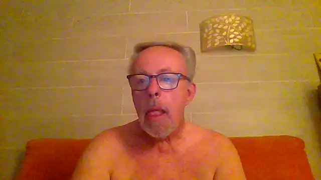 Snapshot of tuggy59 chatting on 05-31-26, 03:47 tuggy59 online show from 05-31-26, 03:47