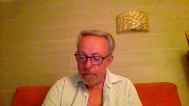 Snapshot of tuggy59 chatting on 06-02-26, 03:52 tuggy59 online show from 06-02-26, 03:52