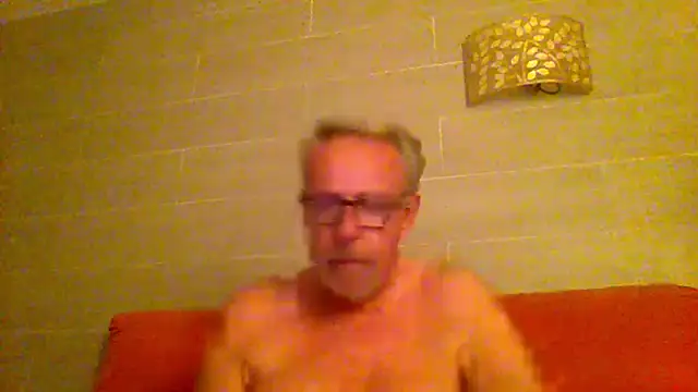 Snapshot of tuggy59 chatting on 06-03-26, 03:53 tuggy59 online show from 06-03-26, 03:53