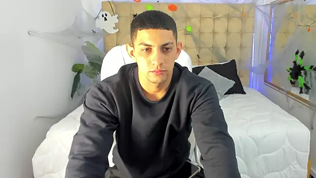 Alex cute77 online show from 10-22-25, 12:49