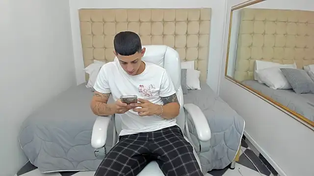 Alex cute77 online show from 12-15-25, 11:36