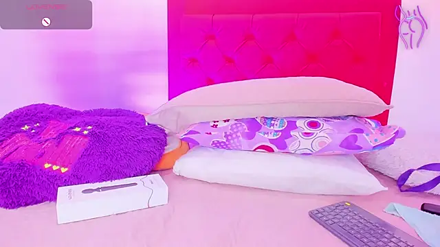 Sofia Girl  online show from 12-15-24, 07:46