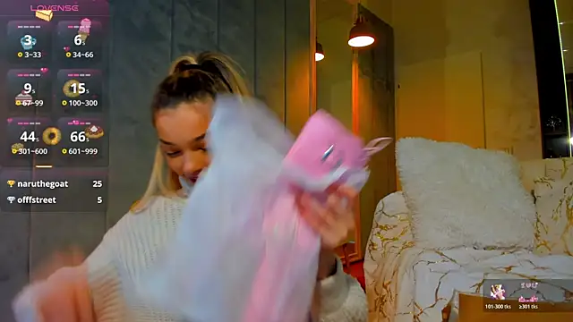 Sassy Teen online show from 11-27-25, 10:39