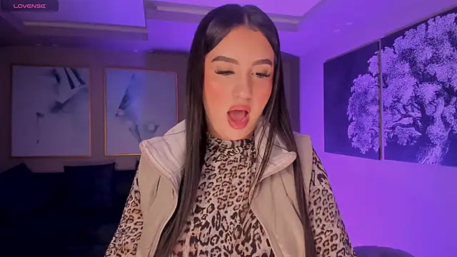 Snapshot of LindseyMoss chatting on 12-31-24, 04:38 LindseyMoss online show from 12-31-24, 04:38