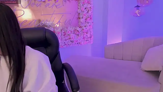 Snapshot of LindseyMoss chatting on 01-13-25, 05:23 LindseyMoss online show from 01-13-25, 05:23