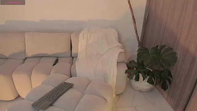 Snapshot of LindseyMoss chatting on 10-11-25, 12:54 LindseyMoss online show from 10-11-25, 12:54