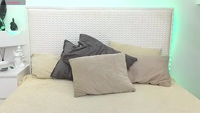 Eva Rogers  online show from 12-11-24, 02:11