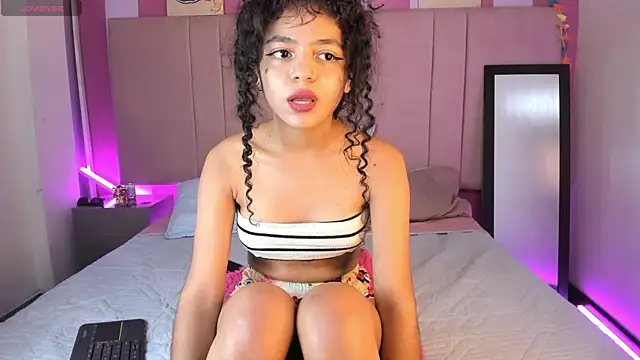 Snapshot of Winnifer_Gonzal chatting on 12-14-24, 08:56 Winnifer Gonzal online show from 12-14-24, 08:56