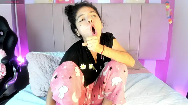 Snapshot of Winnifer_Gonzal chatting on 03-15-25, 10:46 Winnifer Gonzal online show from 03-15-25, 10:46