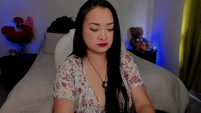 Snapshot of emilydolshe2 chatting on 02-11-26, 02:00 emilydolshe2 online show from 02-11-26, 02:00