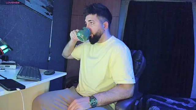 Snapshot of Eduu2322 chatting on 03-19-25, 10:42 Eduu2322 online show from 03-19-25, 10:42