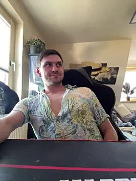 Snapshot of Shaiiboy chatting on 03-20-25, 10:10 Shaiiboy online show from 03-20-25, 10:10