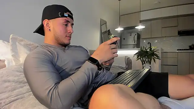 Snapshot of Chriskyle_ chatting on 02-19-25, 02:44 Chriskyle online show from 02-19-25, 02:44