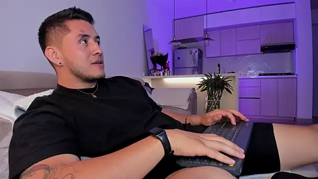 Snapshot of Chriskyle_ chatting on 03-14-25, 04:54 Chriskyle online show from 03-14-25, 04:54