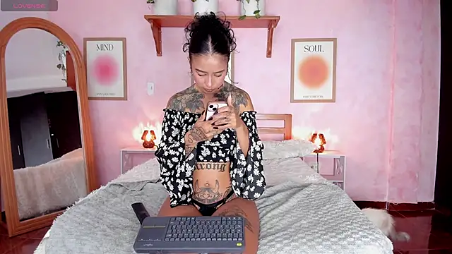 AliceBanks online show from 10-14-25, 11:22