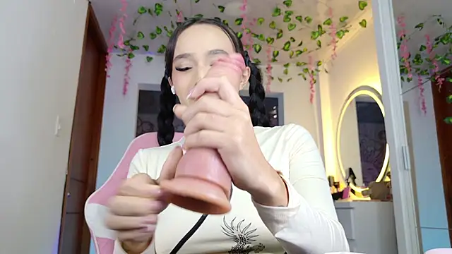 Snapshot of issagarcia chatting on 02-06-26, 10:02 issagarcia online show from 02-06-26, 10:02