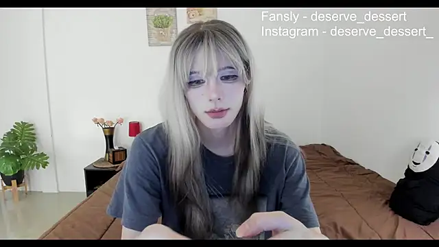 Snapshot of TrES-2b chatting on 05-22-26, 05:18 TrES-2b online show from 05-22-26, 05:18