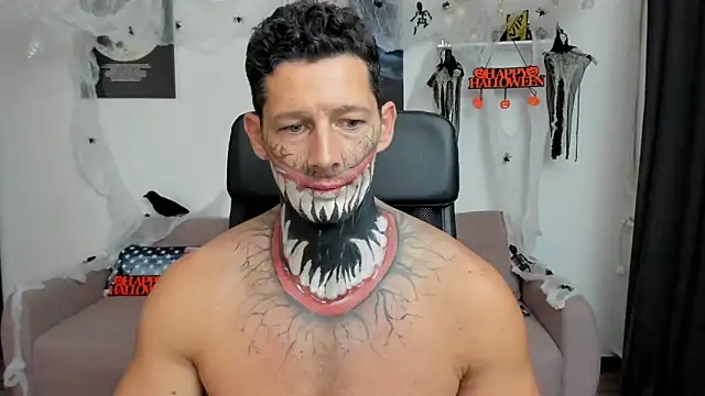 Snapshot of BrutusK08 chatting on 10-31-25, 08:43 BrutusK08 online show from 10-31-25, 08:43