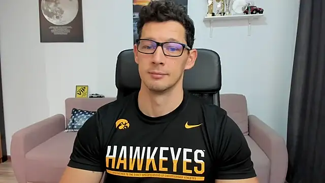 Snapshot of BrutusK08 chatting on 11-16-25, 08:31 BrutusK08 online show from 11-16-25, 08:31