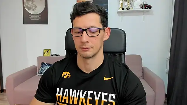 Snapshot of BrutusK08 chatting on 11-17-25, 07:14 BrutusK08 online show from 11-17-25, 07:14